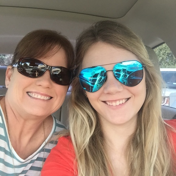 Meet your Posher, Cindy - Picture 1 of 1